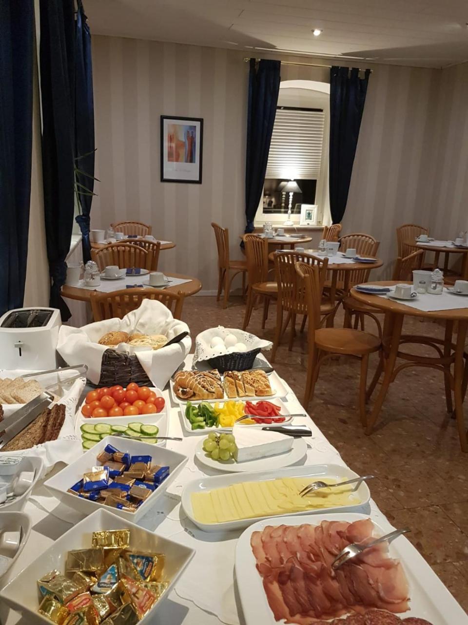 Hotel Pelikan キッツィンゲン エクステリア 写真